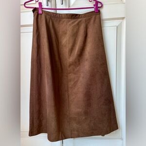 Vintage Tan Jay skirt size 6. Suede-link with feminine details.